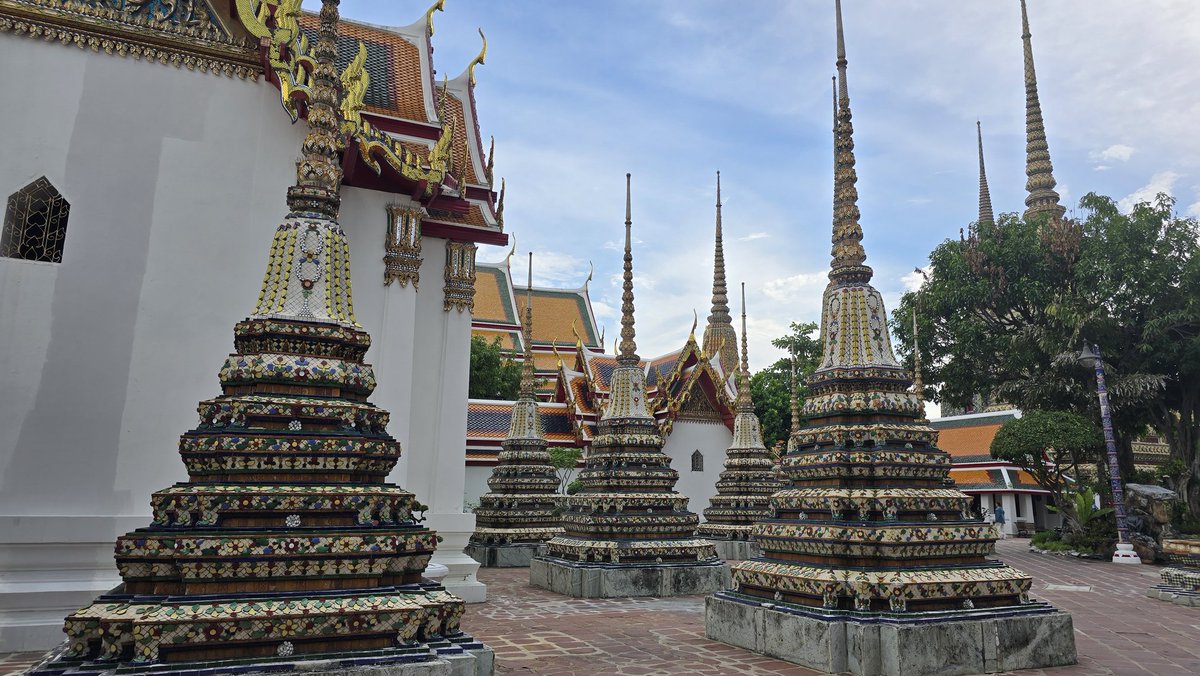 bollingerbabe1's tweet photo. The #GrandPalace & #WatPho in #Thailand are absolutely awesome & a must-see when visiting this colourful & vibrant country. 😁❤️ https://t.co/m5nrfUU5dA