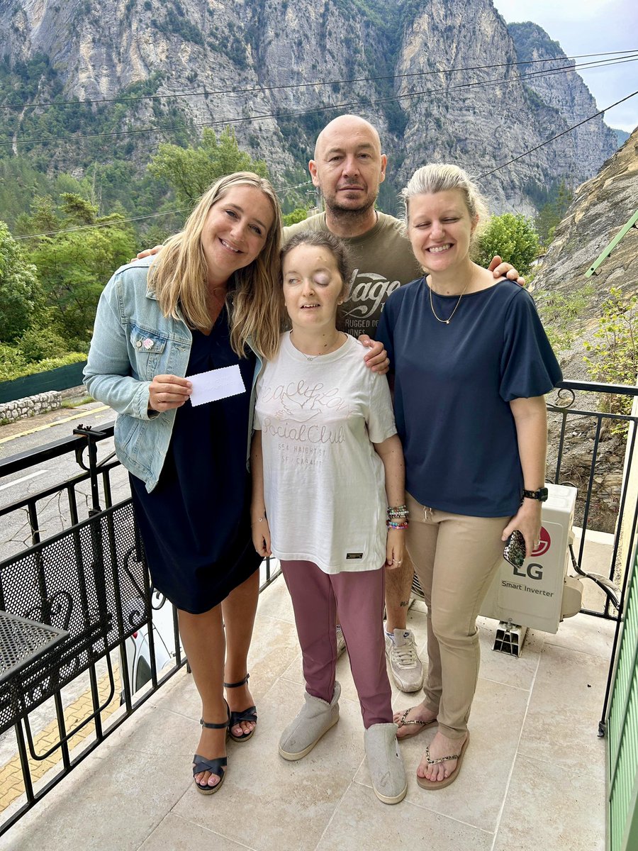 Surplombant la vallée du Cians, j’ai eu le plaisir de me rendre à Rigaud pour retrouver le maire Francis Moya et ses adjoints.
Dans nos territoires de montagne, l’engagement des maires ruraux est exemplaire !
L’occasion, ensuite, de rendre visite à <a href="/PalomaPrincesse/">Association Princesse Paloma</a>
#AvecLesMaires