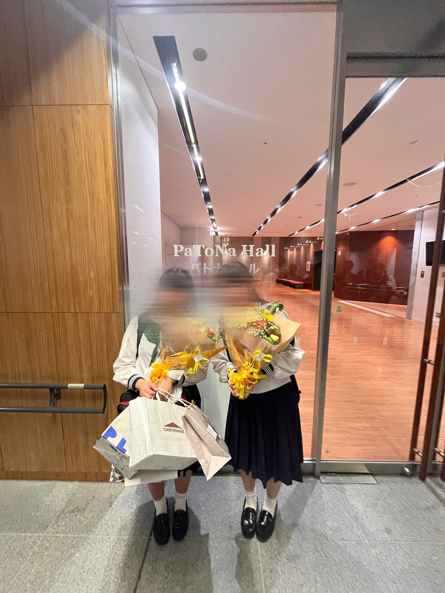 Trp_miu_'s tweet image. 無事終演しました！！
前日熱が40度まで上がって本番出れないかも、、とギリギリまで危なかったですが、なんとかステージに立てて本当に良かったです😭💞この危機を乗り越えたからきっと受験も大丈夫‼️と奮い立たせます！
ありがとうございました！🌟