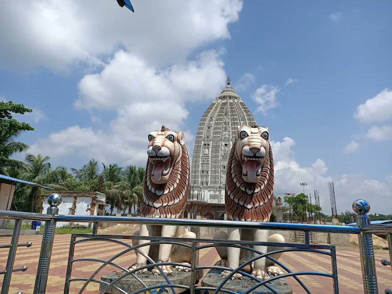 SubhenduDash22's tweet photo. Maa Hingula Temple, Gopal Prasad, Talcher, Angul, is a sacred Shakti Pitha honoring the Fire Goddess, revered during the vibrant Hingula Yatra in Chaitra.

 #MaaHingula #HingulaYatra #Talcher #Angul #OdishaTemples https://t.co/LwciIQzEPb
