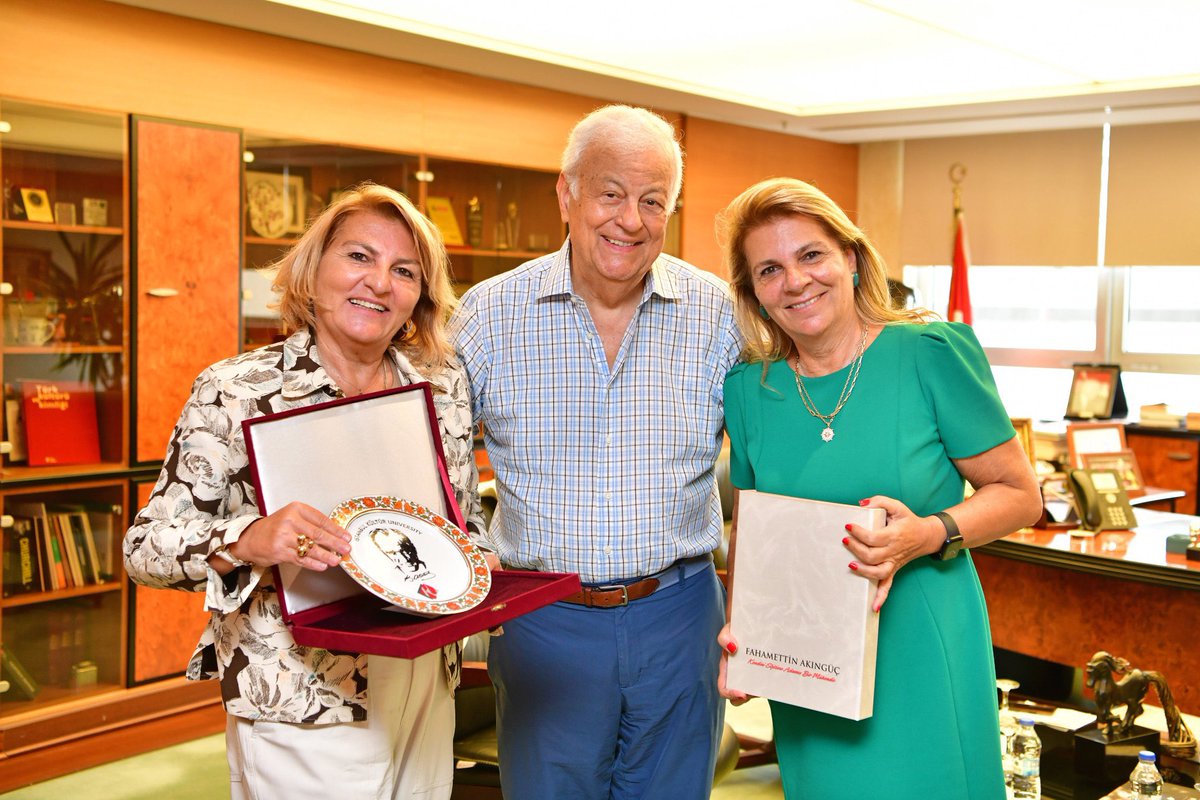 Gastroenteroloji alanında dünyada en iyi 10 hekim arasında kabul edilen Prof. Dr. Atilla Ertan, 11-12 Eylül tarihleri arasında İstanbul Kültür Üniversitesini ziyaret etti. Prof. Dr. Ertan, “Küresel Bir Problem: Burnout” başlıklı bir seminer verdi.