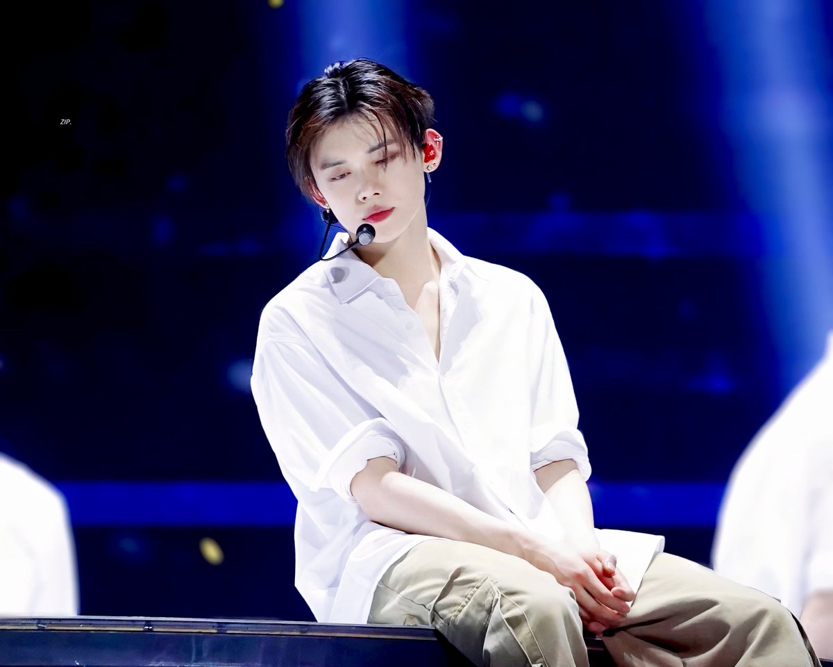 𝐷𝑟𝑒𝑎𝑚𝑒𝑟 𝑤𝑖𝑡ℎ 𝑚𝑒𝑚𝑜𝑟𝑖𝑒𝑠 𝑜𝑓 𝑠𝑡𝑎𝑟𝑠⋆｡°✩

#투모로우바이투게더 
#TOMOROW_X_TOGETHER #TXT #YEONJUN #연준 #최연준 #ヨンジュン 
#OneAndOnlyYeonjun
#唯一無二のitboyヨンジュン生誕祭
#구월의꽃말은연준이의눈부신청춘