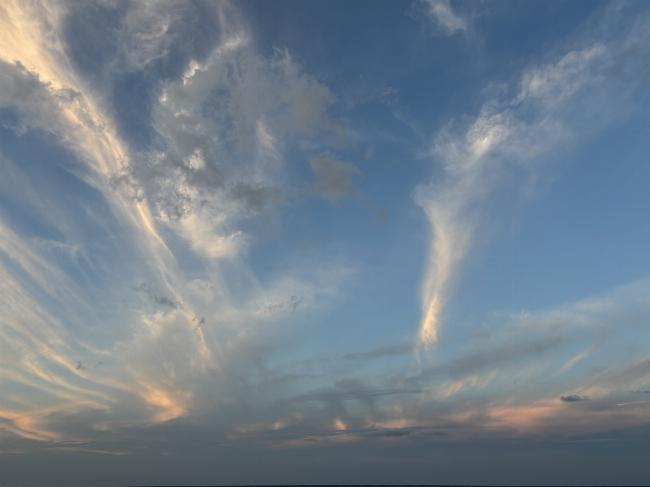 Cirrus clouds shared by Sally Jasczyk over Karangasem, Bali.

"It made me feel so happy &amp; relaxed."

Share your cloud to the Memory Cloud Atlas Today! memorycloudatlas.org/index.php

#memorycloudatlas #cloudappreciationday #cloudappreciationsociety #memorycloudatlas25