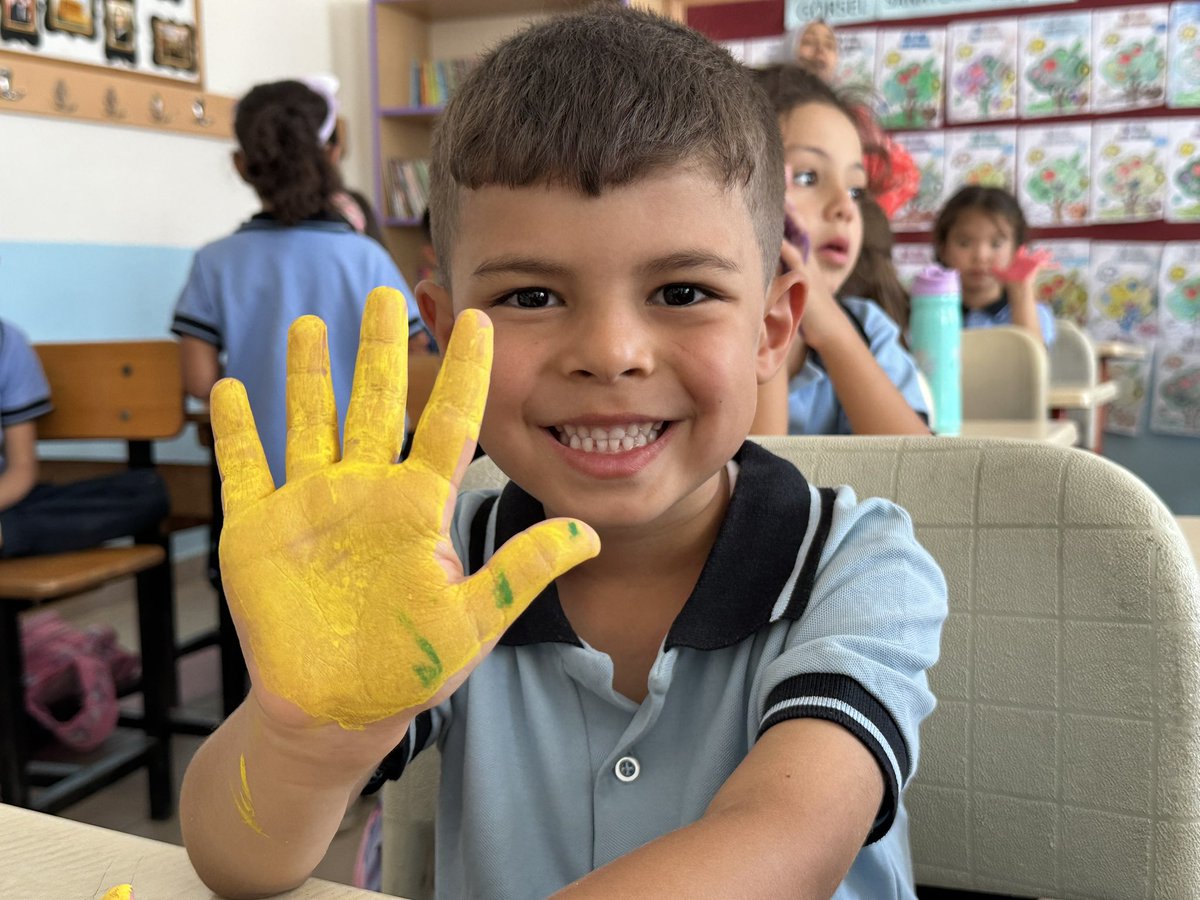 📚🎨 İlk Hafta Kapanışı Renklerle Geldi!
Cuma günü minik ellerle kalpler yaptık, okuldaki ilk haftayı rengarenk bitirdik. ❤️🌈
Yeni yıla bu enerji yeter! ✏️✨

#İlköğretimHaftası #OkuldaİlkHafta