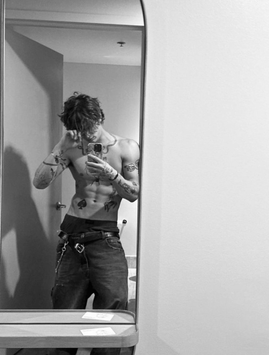 WS0LACE's tweet image. Bom dia! ☀️ #waistcheckchb