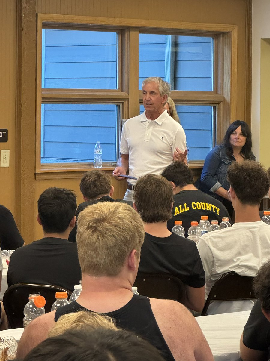CoachJunko_USC's tweet photo. A great night last night connecting with our alumni from the great teams of the 70βs. They shared stories playing for the late great Joe Moore that gave our current players a new appreciation of our proud tradition here at USC. #PanthersForever https://t.co/H1AuJVsdgW