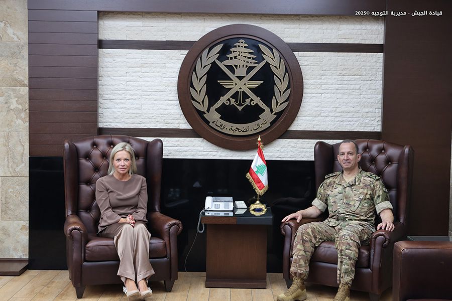 UNSCOL's tweet photo. .@UN Special Coordinator @JeanineHennis met with LAF Commander Gen Rodolph Haykal. They discussed recent developments, particularly those related to the implementation of #Resolution1701.
#Lebanon
๐ธยฉ @LebarmyOfficial https://t.co/0OxmS5HB6a