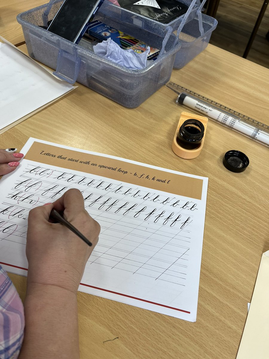 My weekly groups are all doing something different this term. I’m going to get so confused! 😵‍💫 The Friday group has opted for copperplate - my favourite! ❤️
