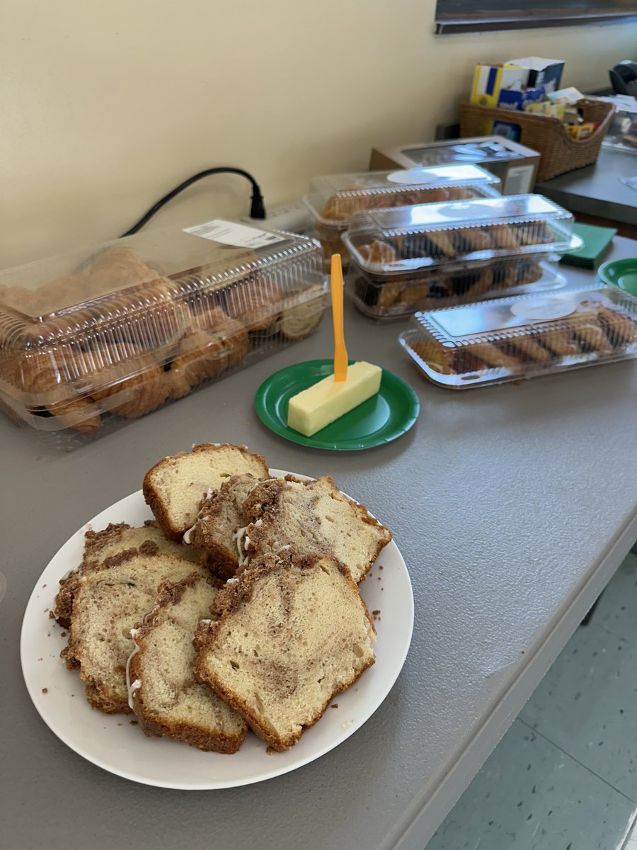 HowellTwpGrnvl's tweet photo. Gator ๐ goodies Friday is back!! Sweet treats for some sweet professionals! Be kind ๐and spread cheer ๐ฃwhen you can! โ๏ธ๐ฉ#HTPSTalentTeams #TGIF #oneweekdone https://t.co/sFv1PhWVDS