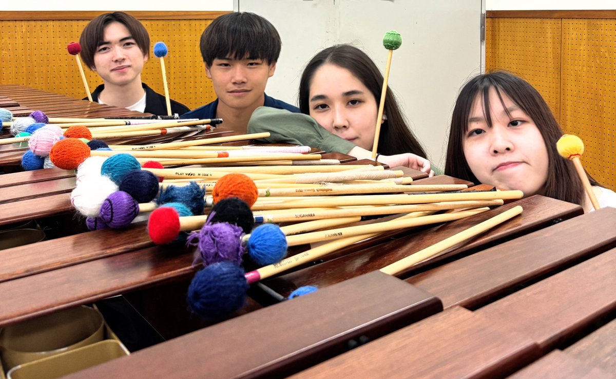 打楽器アンサンブル演奏会まであと16日❗️

本日から演奏会までカウントダウンです！
まず初めはOmphalo Centric Lectureの
みなさんです！

この曲は絵画をモチーフに作曲された作品です。その暖かな色使いは見るものの目を惹きつけます。そんな絵画を音楽で表現できるよう精一杯演奏いたします！