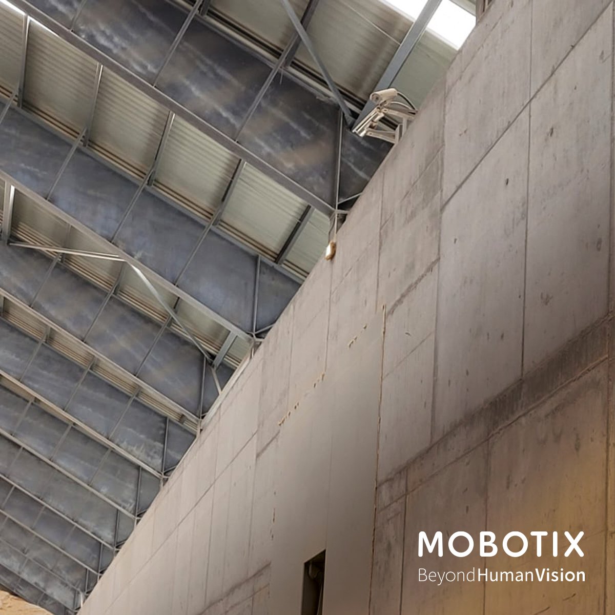 🚨 How do you protect a 6,750 m² terminal handling 2M+ tons of bulk cargo?
TMGA partnered with By Demes España &amp; ÁrtabraSeguridad to secure its Port of A Coruña site using MOBOTIX Thermal Solutions.
👉 mobotix.com/en/solutions/l…