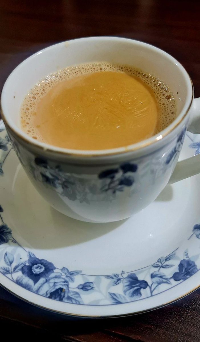 اسلام علیکم 

جو آ نکھ کے پاس نہیں دل کے بہت پاس ہوتے ہیں ان کی یاد چاۓ کے ایک ایک سِپ میں پی جاتی ھے۔۔۔۔۔

شام بخیر