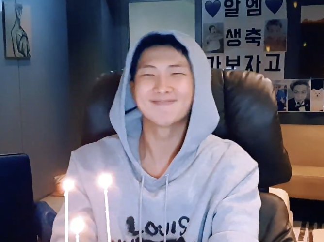 kinako9981's tweet photo. Happy birthday namjoonie 💜🎉💜
幸せな１年を！
#BTSRM  #HAPPYRMDAY https://t.co/7sOCSPXywg