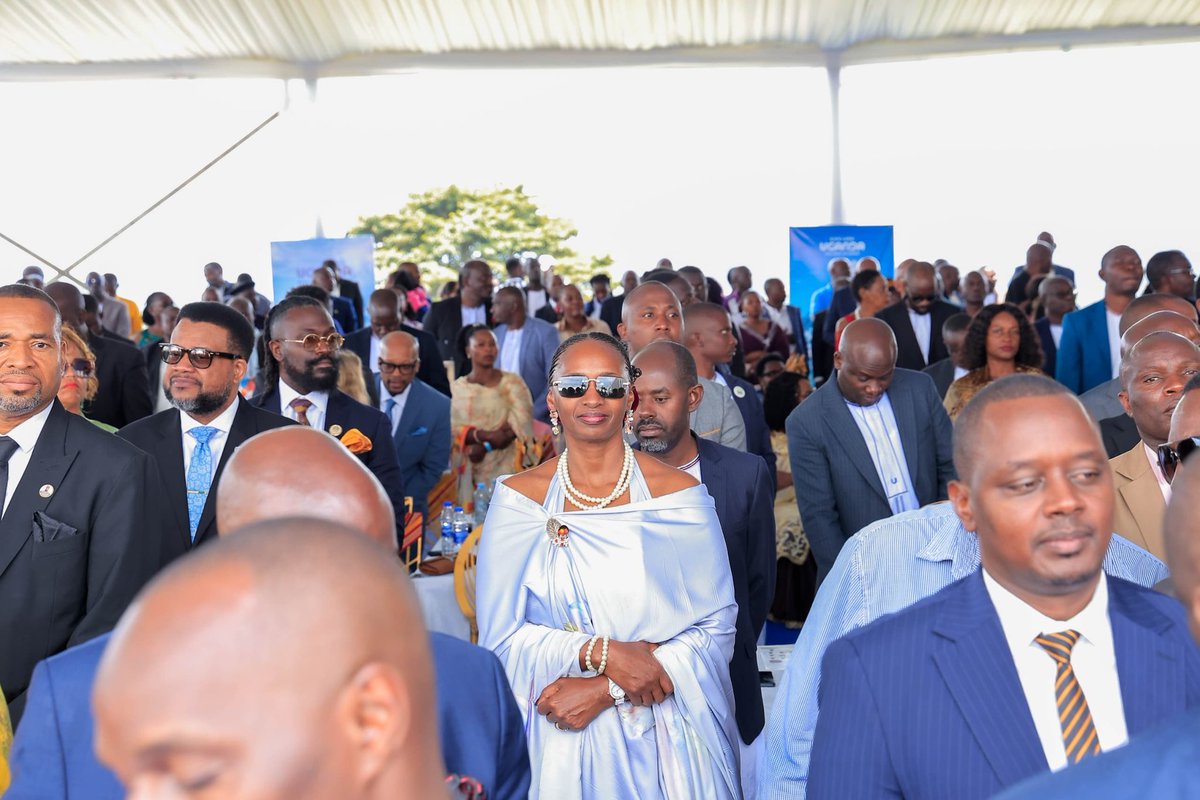 Hangiriza Agutamba Hangiriza entale ya Tooro.
 
Today we joined  <a href="/ObukamaBwaTooro/">Tooro Kingdom</a> in celebrating the 30th coronation of His Majesty Oyo Nyimba Kamba Iguru Rukiidi IV at Karuziika Palace.

#EmpangoAt30