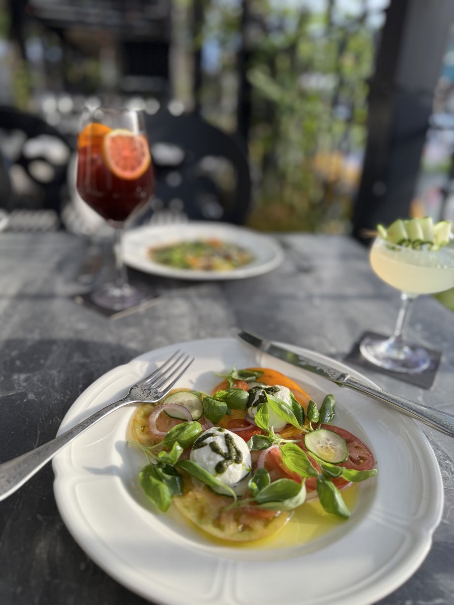 ContinentalFL's tweet photo. The @sizzledining experience you deserve. Savor three beautiful courses for $49 per person now - September 30. 🥂 https://t.co/jLzSZJHewi https://t.co/0kgvY2C1M3