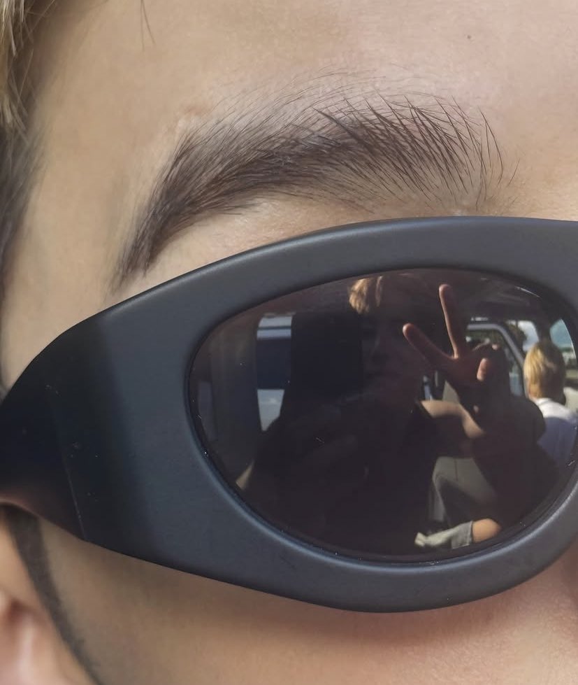 こんなに近くで大好物の眉毛見れて感無量