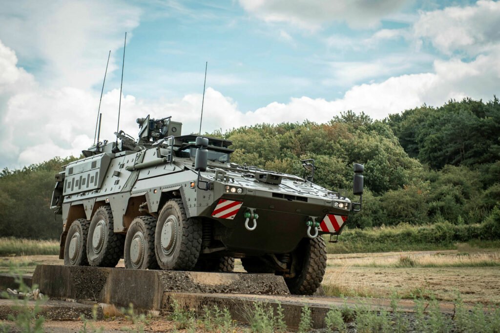 Jeśli zakup systemów 🇩🇪Rheinmetall Skyranger doszedł by do skutku z warunkiem szybkości dostaw, mogło by to się objawić wejściem transportera opancerzonego Boxer do 🇵🇱Wojska Polskiego.

Otwiera to ryzykowną drogę do "pomysłu" by Nowym KTO dla WP został właśnie niemiecki Boxer.