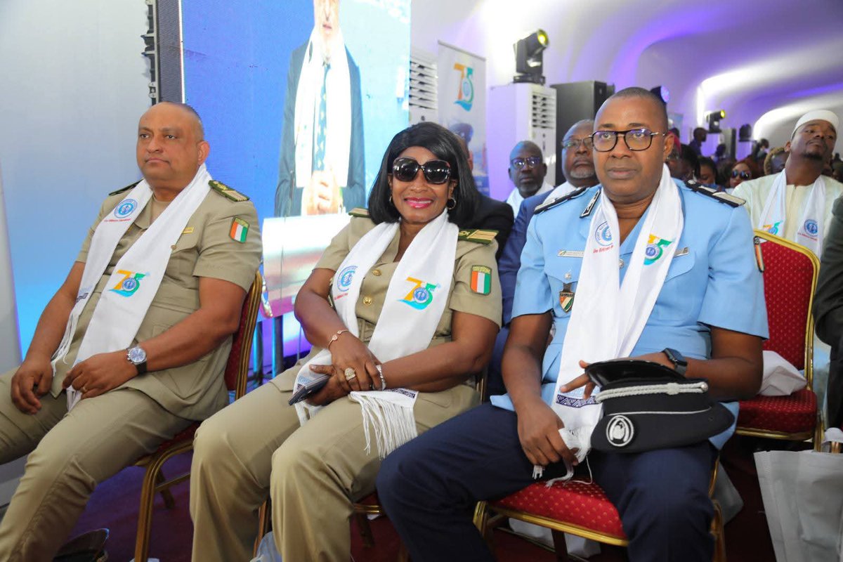 🎉 75 ans du Port Autonome d’Abidjan !
Le DG des Douanes, le Général DA Pierre Alphonse, a pris part à la cérémonie d’ouverture aux côtés des autorités et partenaires.
Douanes &amp; PAA : un partenariat historique au service de l’économie nationale 🇨🇮⚓