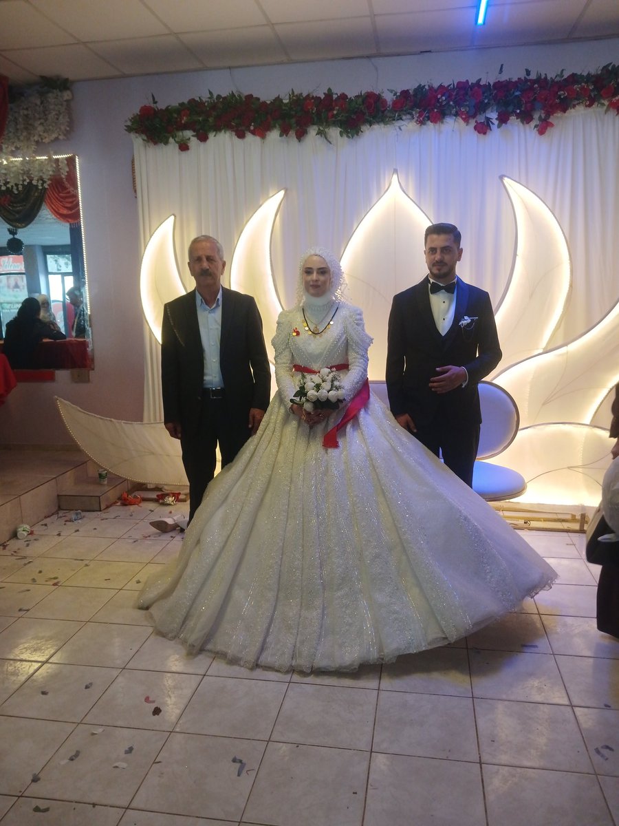 Yeğenim Sinanın Nişan ardından düğününü yaptık. Allah mutluluklarını daim etsin inşallah.