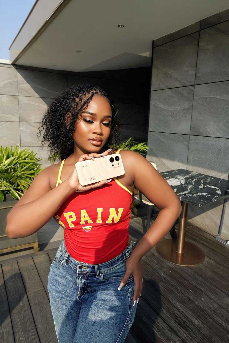 XiaomiNigeria's tweet image. Glow in every moment, just like @Official_CeeC . 🔥

The REDMI 15C in Twilight Orange keeps you shining for only N138,700.

#REDMI15C #BeyondSightBeyondNight