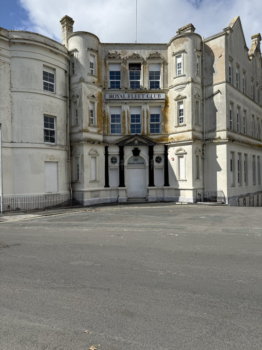 Imagine you pop in here for one last 4 o’clock sesh…..