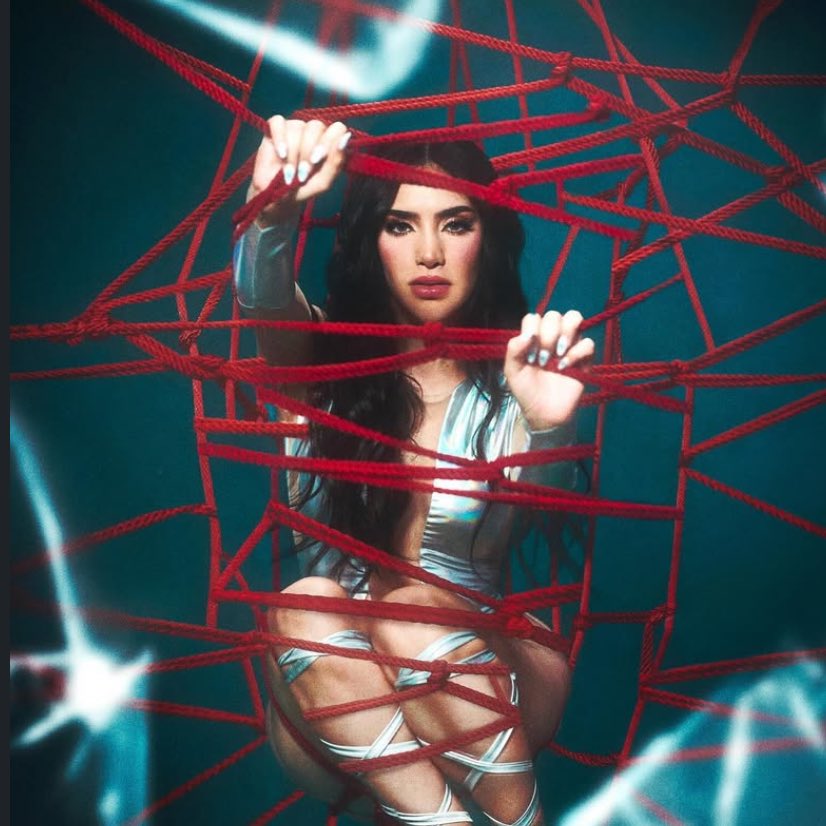 Hoy hace un año, <a href="/KimberlyLoaiza_/">Kimberly Loaiza 🇲🇽</a> lanzó 
 ‘X Amor II’ el deluxe de su álbum debut.