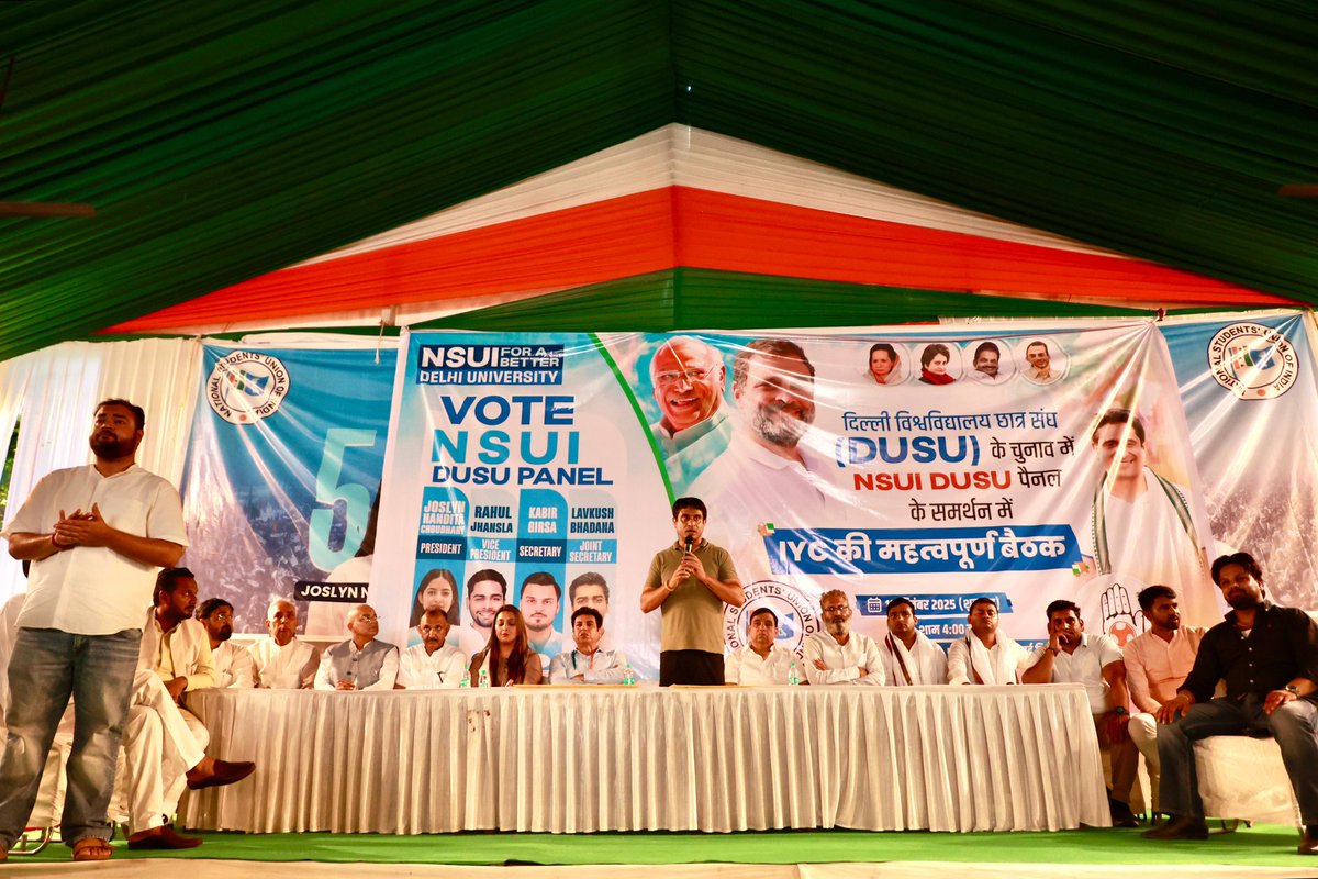 IYC's tweet photo. आज IYC मुख्यालय में आगामी DUSU 2025 के चुनाव को लेकर आयोजित बैठक में IYC अध्यक्ष @UdayBhanuIYC जी ने आए छात्रों को संबोधित किया एवं NSUI पैनल 5225 की जीत के लिए वोटों की अपील की। @nsui

📍नई दिल्ली https://t.co/YDjWVUSsMJ