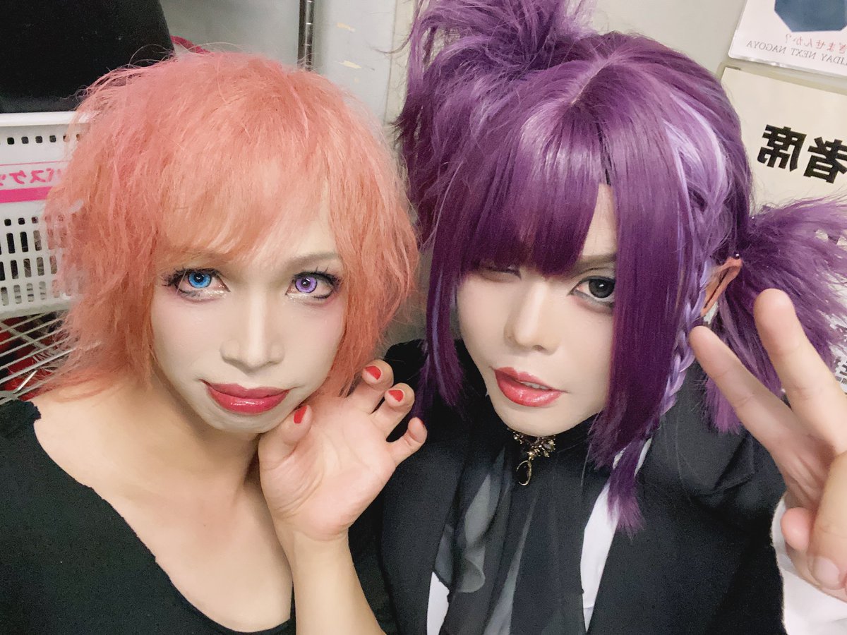drum_kanata's tweet photo. りょうすけさん
元事務所の後輩としてやっと挨拶出来ましたー！またお会いしたいです🙏

ション兄
最後のライブ以来でしたがお変わりなく💡

化物くん
めっちゃ久々！あの頃から続けてて、すごい！これからもよろしくお願い。

めっちゃエモい空間でした✨ https://t.co/IexqgVDWoX