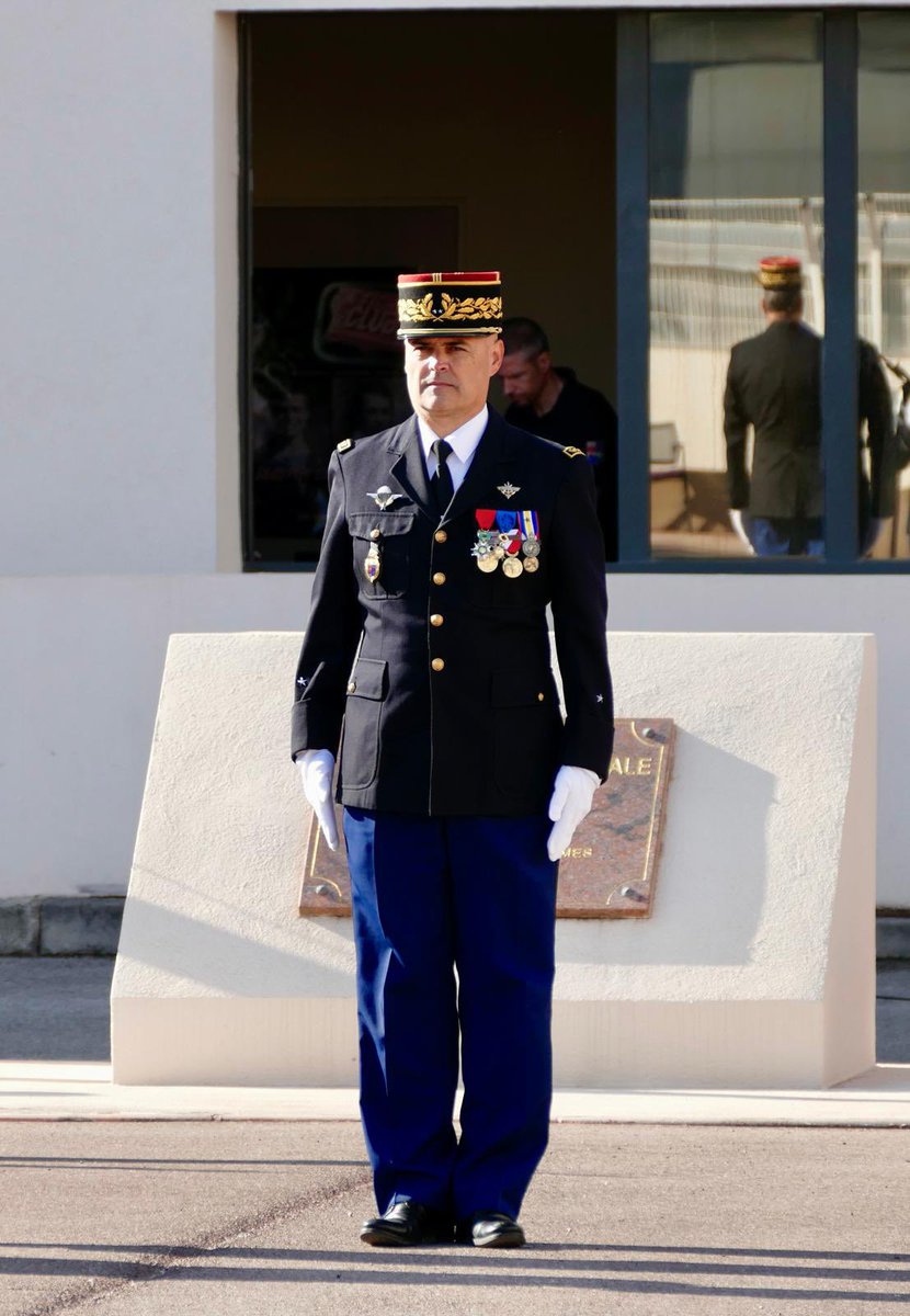 prefpolice13's tweet photo. 👮♂️#PriseDeCommandement
🔵🇫🇷 | Prise de commandement du général Pierre Baillargeat dorénavant à la tête des 1155 militaires👮qui veillent jour et nuit à la sécurité de nombreux habitants du département.
Bonne prise de fonction ! https://t.co/Tx49QOyvXV