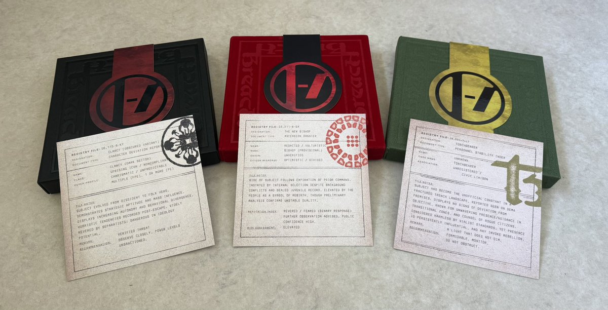 mulberryindigo's tweet photo. These boxsets are so cool #breach https://t.co/6RVYaYczRV