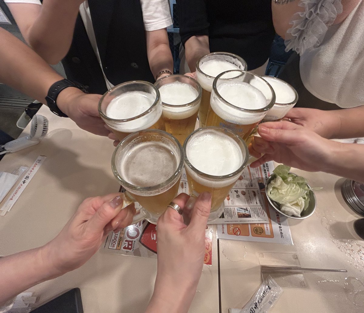 カンパーイ🍻
みんなで今日のライブを語りながら美味しい時間

#余韻会