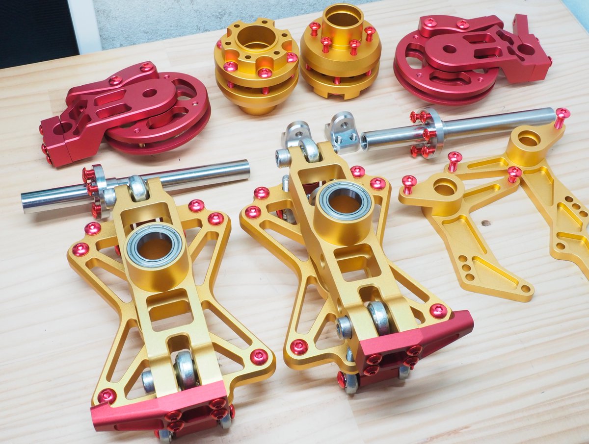 440_LABO's tweet photo. PCBWayに注文していた切削品が届きました。
今回は時間があったのでアルマイトも。

いやぁカッコいいですなぁ。
今回は点数多かったけど、精度ばっちり。 https://t.co/nCm5D6MW9i