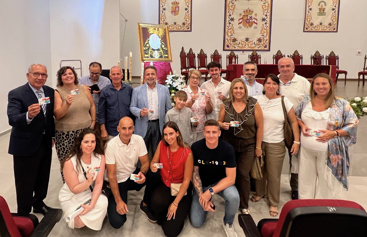 GRACIAS José Luis Borrego, Hermano Mayor, y Junta de Gobierno de la Hdad. <a href="/VDoloresRoda/">Hdad Virgen Dolores</a>, por mostrar sus Tarjetas de #DonantesDeÓrganos, impulsar la #Generosidad como fuente de #Vida y dar #Esperanza a enfermos que precisan un #Trasplante. #LaRodadeAndalucía #ASacro #TFDCofrade