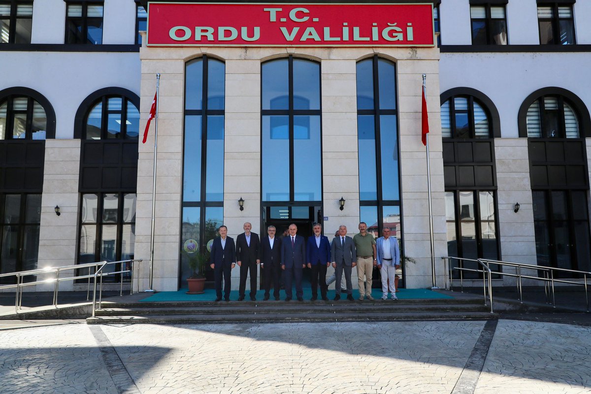📍 Ordu Valiliği

Danışma Kurulu Başkanı olduğum Uluslararası Ticari Eşleştirme Platformu (UTEP) Başkanı Sn. Sami Bektaş ve beraberindeki misafirlerimiz ile birlikte, Ordu Valimiz Sn. Muammer Erol’u makamında ziyaret ettik.

Gerçekleşen ziyaretimizde, UTEP’in faaliyetleri ve