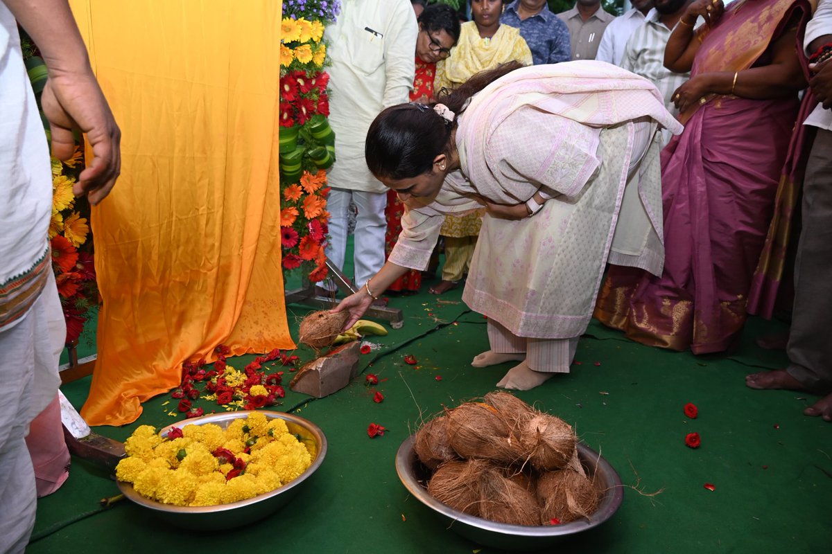 R_Madhavi_Reddy's tweet image. కడప నగరంలోని జిల్లాపరిషత్‌ రోడ్డులో NCAP నిధులతో ₹27 లక్షల వ్యయంతో నిర్మించబడనున్న బీటీ రోడ్డు పనులకు శంకుస్థాపన నిర్వహించడం జరిగింది.

#kadapadevelopment #IdhiManchiPrabhutvam #AndhraPradesh