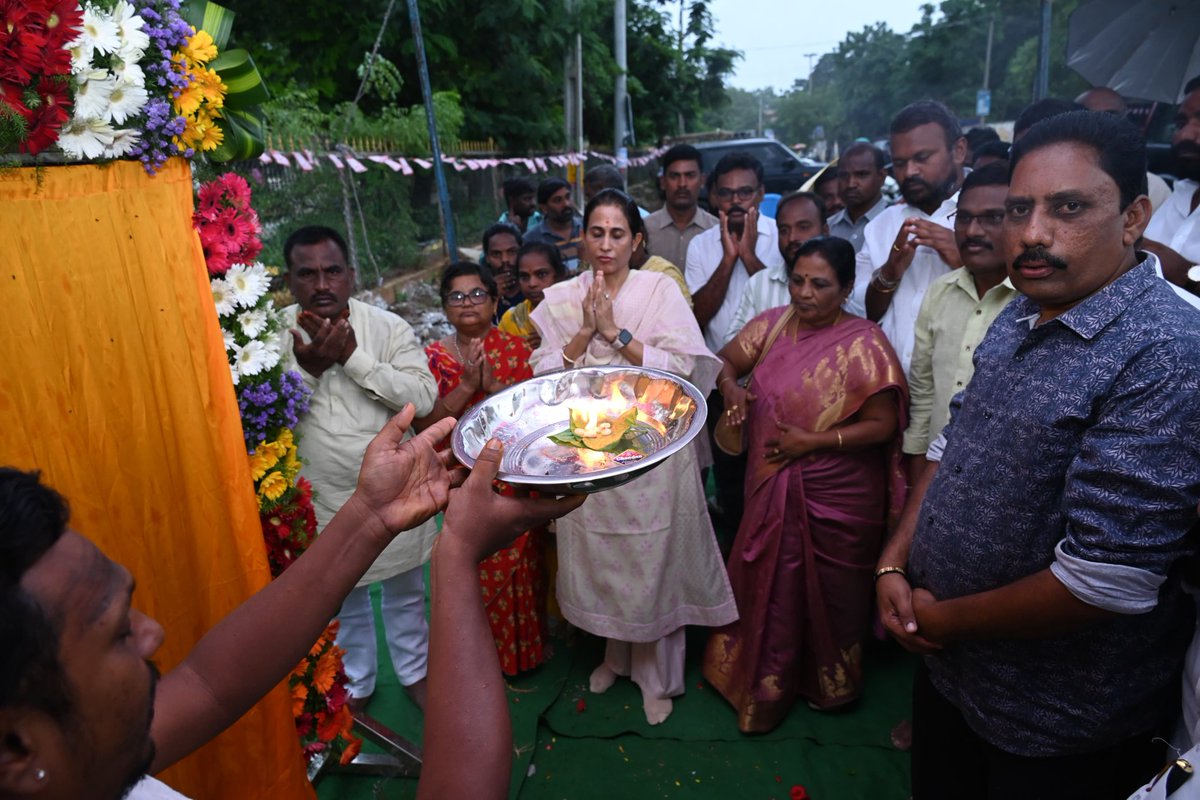 R_Madhavi_Reddy's tweet image. కడప నగరంలోని జిల్లాపరిషత్‌ రోడ్డులో NCAP నిధులతో ₹27 లక్షల వ్యయంతో నిర్మించబడనున్న బీటీ రోడ్డు పనులకు శంకుస్థాపన నిర్వహించడం జరిగింది.

#kadapadevelopment #IdhiManchiPrabhutvam #AndhraPradesh