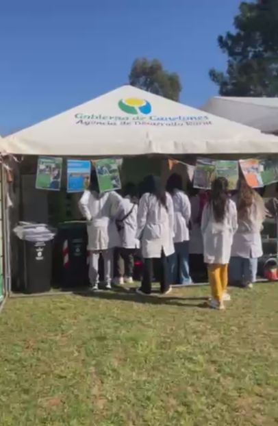 📚Con nuestra propuesta de Turismo en las Escuelas, estamos participando en la Feria Educativa Costa de Oro 2025 en Dínamo en #Atlántida.
Acercate a nuestro stand atendido por Eliana Alpuy para conocer esta iniciativa que acerca el turismo a las instituciones educativas.