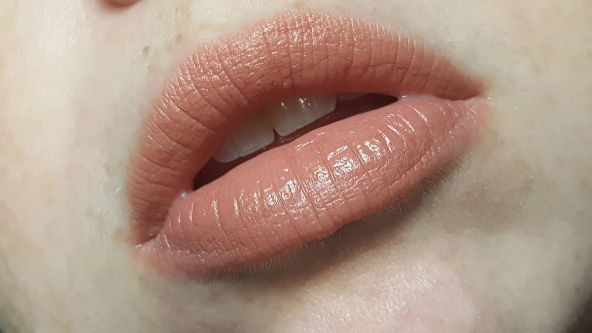 Pro tip: Pairing a creamy nude lipstick with a glossy topper = instant fuller lips 👄✨
It’s my go-to combo when I want that effortless your lips but better look 💕
#BeautyHacks #LipstickLover