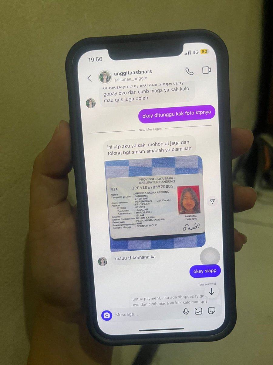 Tr33Twenty23379's tweet photo. ‼️PENIPUAN TIKET KONSER‼️

Guys be careful sama orang ini karena aku abis kena tipu 4 tiket konser Veteran Cup (my bad karena ga cross check lebih lanjut) buat belajar kita semua 😭 https://t.co/i2oaiHXCU8
