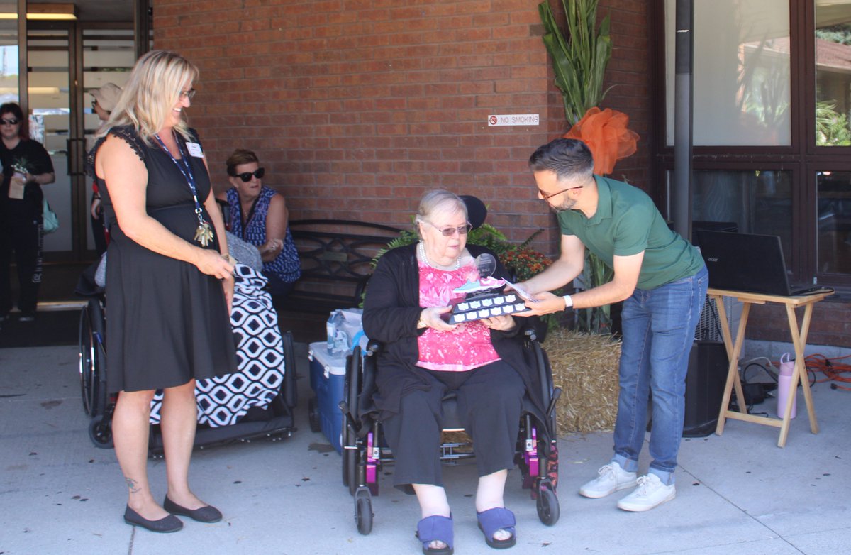 Meadow Park Chatham’s Fall Fair event included a petting zoo for residents, their families, and guests to enjoy! #LTCEngage2025 <a href="/NatKusendova/">Natalia Kusendova-Bashta</a> <a href="/Jarlette/">Jarlette Health Services</a>