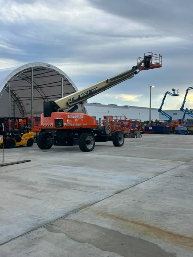 SkyworksLLC's tweet image. 🚨Skyworks on the job in sunny FLORIDA 🔆🔆🔆 #skyworks #boomliftrental #booms #JLG #aeriallifts #constructionlife #equipment #florida #sunshinestate