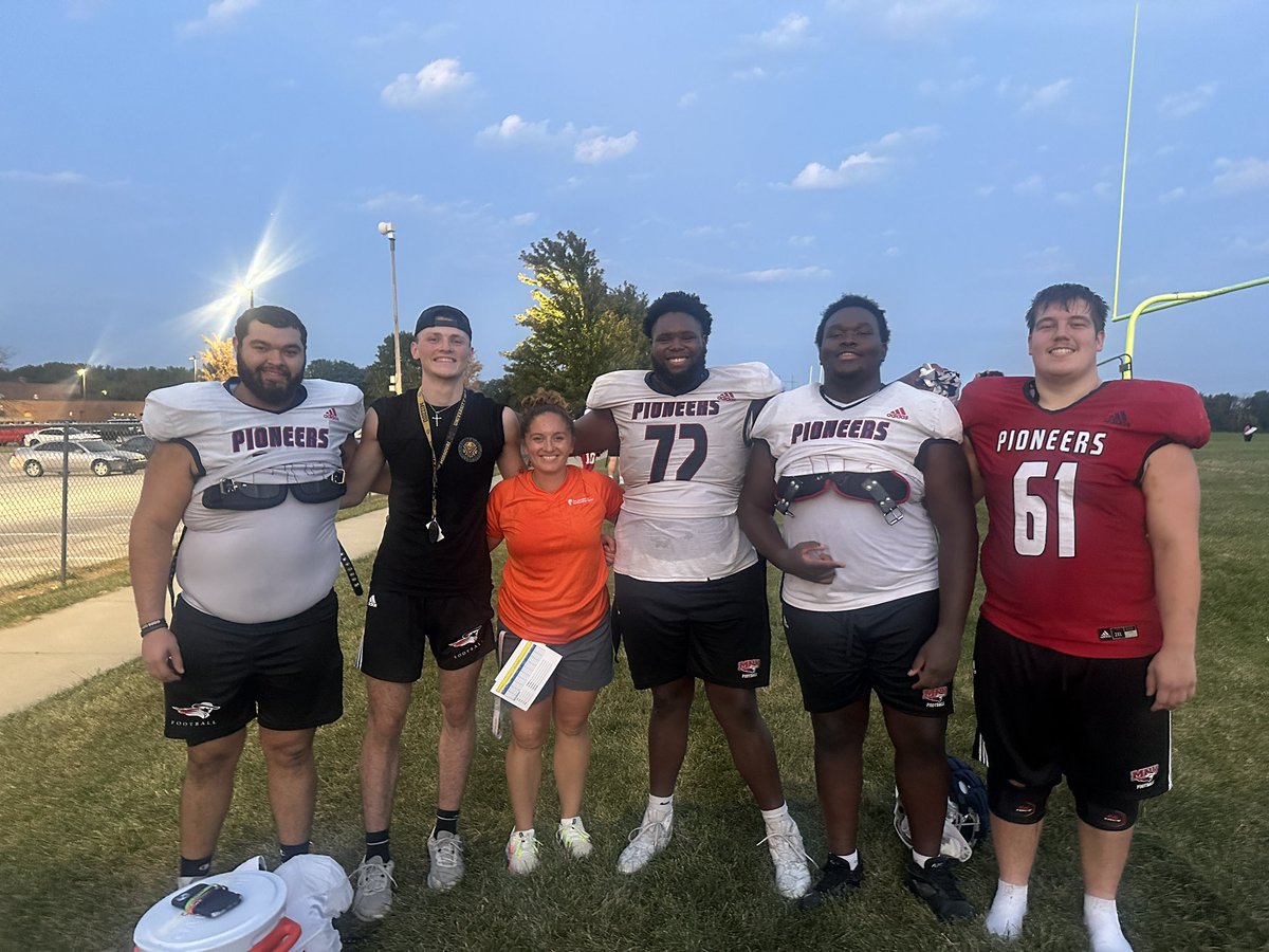 Great to see former athletes from both Belton and Olathe East playing on the same team! I needed the smelly hugs and smiles after a nonstop week. 💜🧡