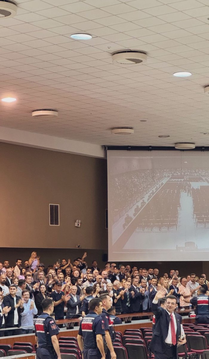 Ekrem İmamoğlu öyle bir sabıkan varki ahirette bile silinmeyecek