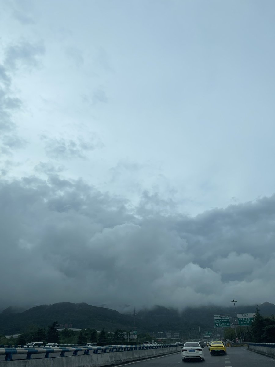 重庆今天勒个雾 压迫感好强