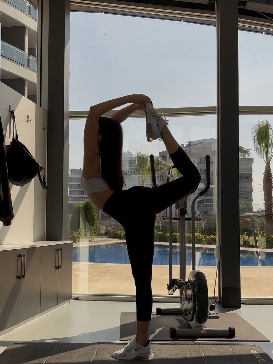 sabrina54471719's tweet image. My gym motivation: 10/10.
My actual form: “surprisingly limited.” 💪😅
#GymLife #LowExpectations