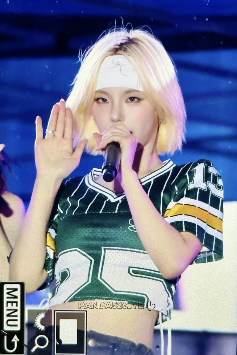 Panda526_YE's tweet photo. 250912 성균관대학교 ᥫᩣ

💚

#있지 #ITZY #예지 #YEJI https://t.co/mJrW3ocS3C