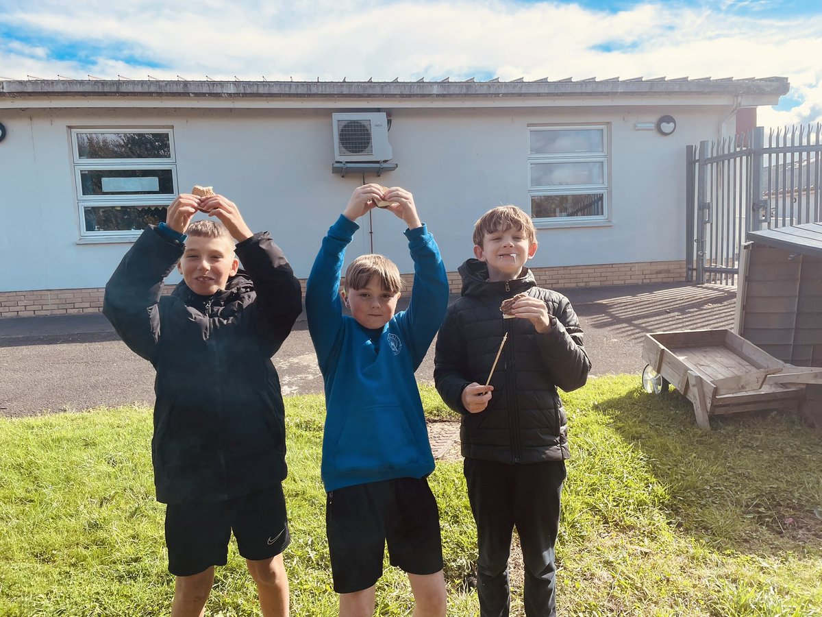 AddiewellPS's tweet image. Our P6&amp;amp;7 Skills Group enjoyed a session with the fire pit this week.  Now we know how to be safe &amp;amp; responsible around fire we’re going to try some cooking - it’s pizza on the menu next week! 😋