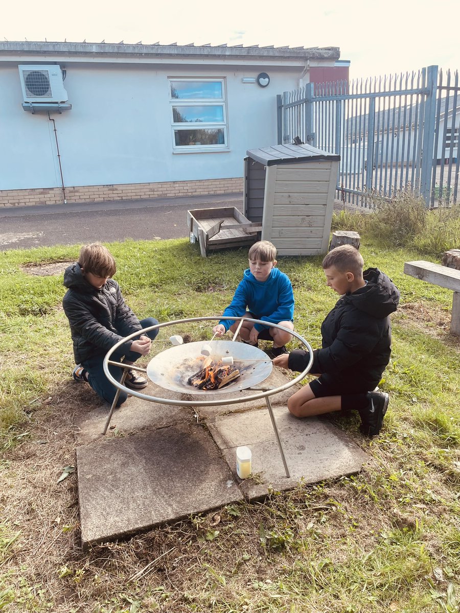 AddiewellPS's tweet image. Our P6&amp;amp;7 Skills Group enjoyed a session with the fire pit this week.  Now we know how to be safe &amp;amp; responsible around fire we’re going to try some cooking - it’s pizza on the menu next week! 😋