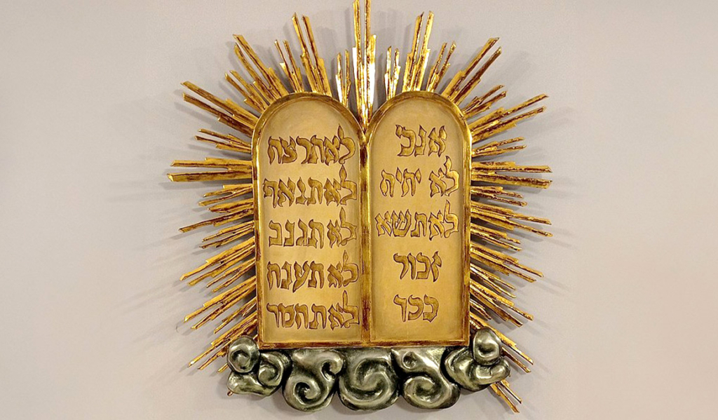 TeresaTomeo's tweet image. The #TenCommandments in TX &amp;amp; LA schools. My guest host @VanessaDenha Garmo discusses this with Religious Freedom and Conscience Rights Expert Andrea Picciotti-Bayer. Tune in at 9:39amET on @EWTN Radio. 

ewtn.com/radio/listen-l…

@BayerPicciotti  #CatholicX