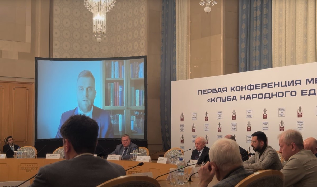 Артем Дмитрук, оголошений у міжнародний розшук православний нардеп-утікач, засвітився у новому московському проєкті із просування «русского міра».
Назва організації – «Клуб народного единства». У його керівництві – зрадник Азаров, нацист Дугін, ексрадник Путіна Глазьєв, депутатка